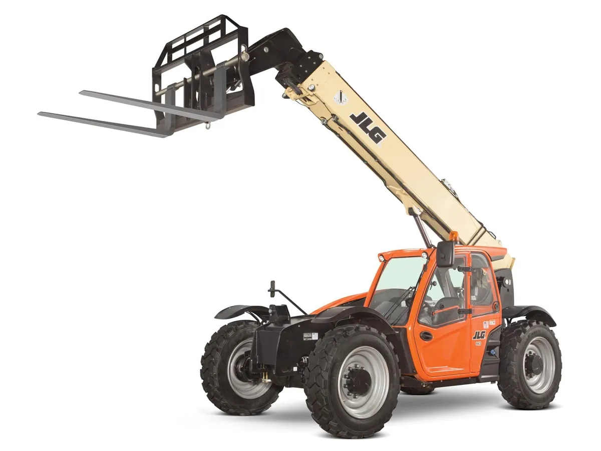 Telehandler 43 ft, 9,000 lb